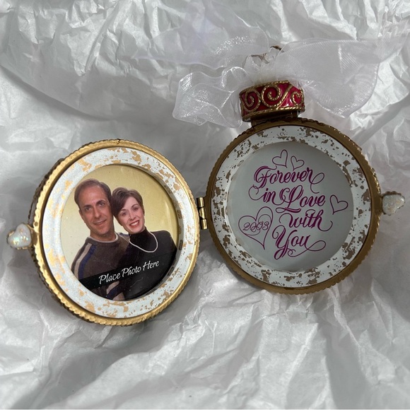 Carlton Card Heirloom Collection - anniversary keepsake 2003 and beyond - Picture 3 of 9